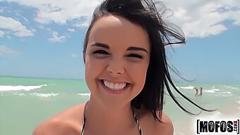 Dillion Harper I Bikini Hengir Seg Til Solo Anal Nytelse