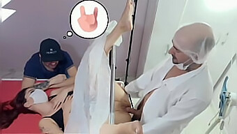 Wife Gives Blowjob To Strange Doctor During Cuckold Session