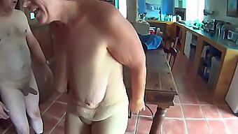 Una Milf Dalle Tette Cadenti Viene Presa Brutalmente Da Un Invasore Arrapato