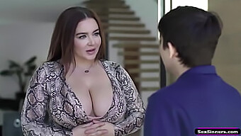 Mamá Con Tetas Grandes Naturales Es Follada Por Un Chico En Una Follada De Venganza