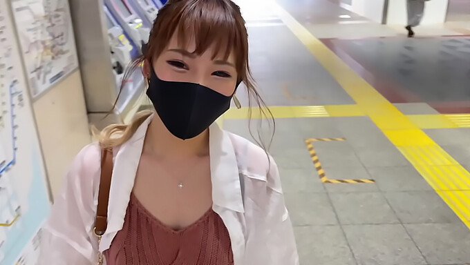 Petite Russian Lolita Bị Đụ Vào Mông Chặt Từ Phía Sau