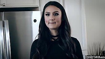 Eliza Ibarra, Eine Brünette Kollegin, Bekommt Von Ihrem Chef Im Büro Einen Dicken Schwanz