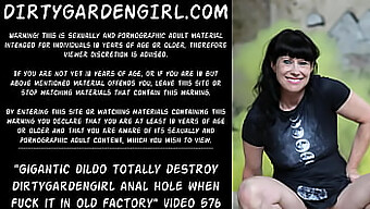 Dirtygardengirl Jeździ Na Ogromnym Dildo W Opuszczonej Fabryce, Ryzykując Wypadnięcie Analne