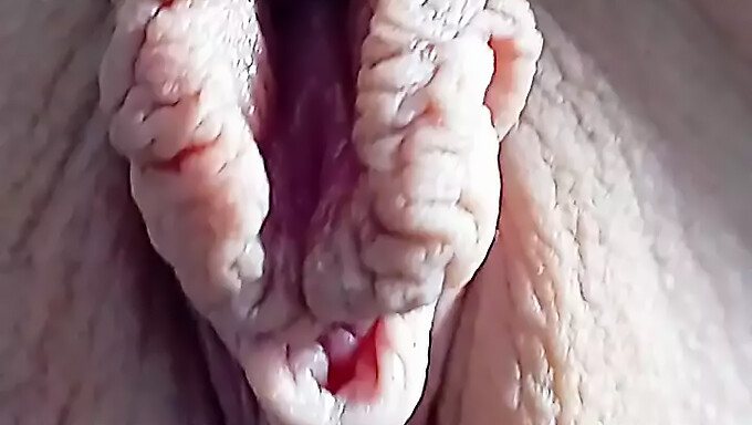 Tight Teen'S Pussy Gets Pleasured In Facesitting Position